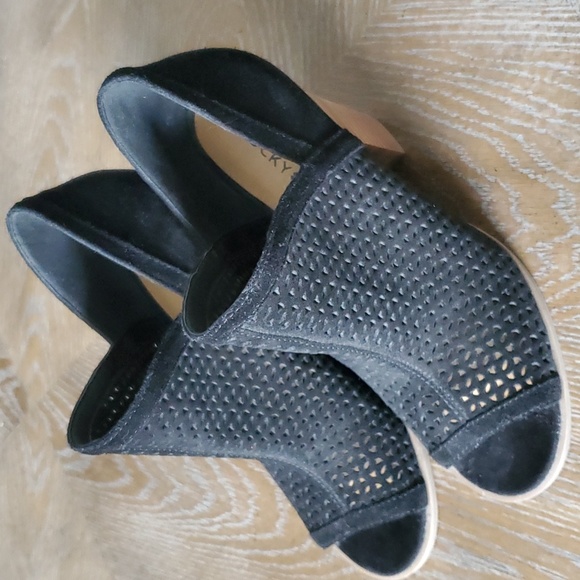 Lucky Brand Peep Toe Block Heel Bootie - Picture 7 of 9